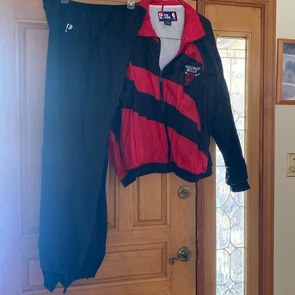 Official Chicago Bulls sport set. - Picture 1 of 4